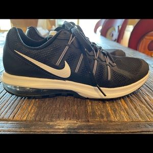 Nike Max Dynamic - Size 9